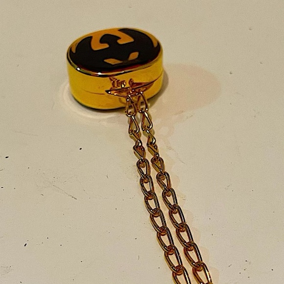 Authentic Vintage Gucci Rare Gold Plated GG Pillbox Pendant Necklace - Picture 3 of 8